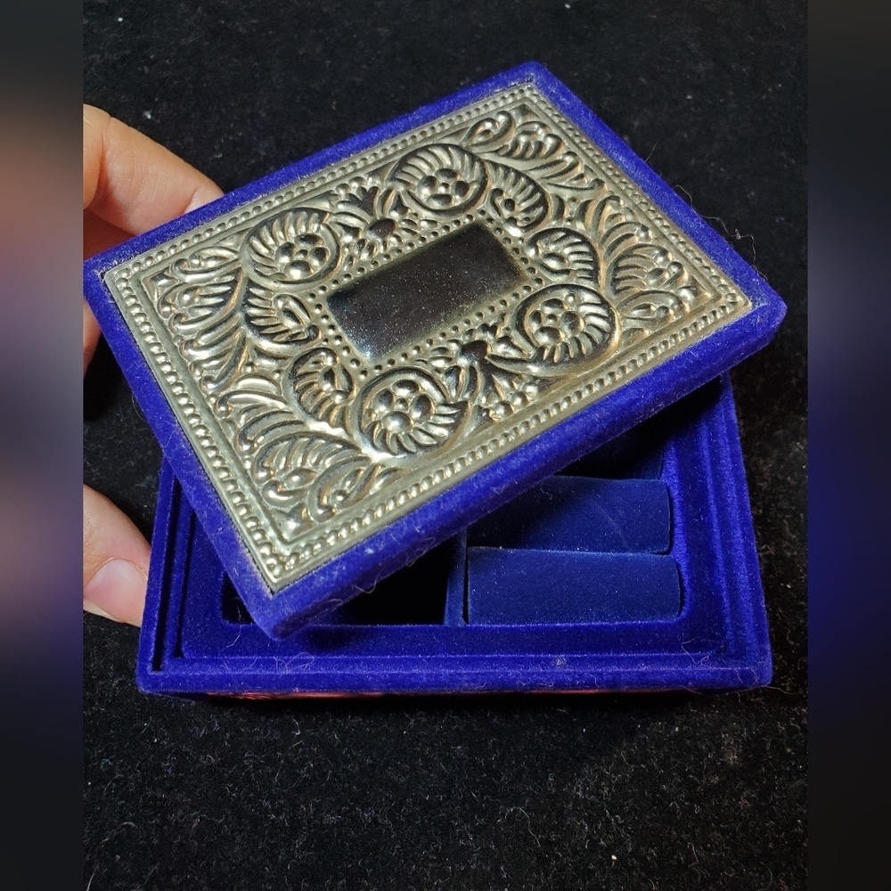 Silver & Blue Velvet jewelry box - Picture 12 of 13